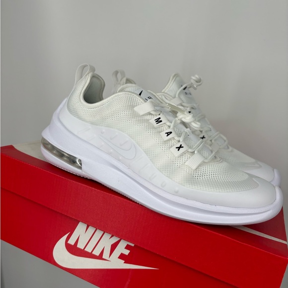 Nike Women’s Nike Air Max Axis Triple White Size 8.5 - Picture 2 of 4